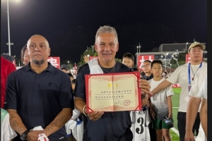 卡洛斯谈昔日神奇弧线任意球：如果大家想学的话，我愿意再踢一次
