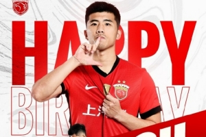 今天是海港一线队球员李圣龙的33岁生日🎂让我们祝他生日快乐！