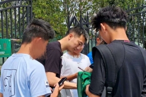 博主：韩佳奇在京津德比前归队，他清瘦了许多