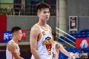 直播吧：深圳男篮与核心后卫孙浩钦达成2年的保护合同续约