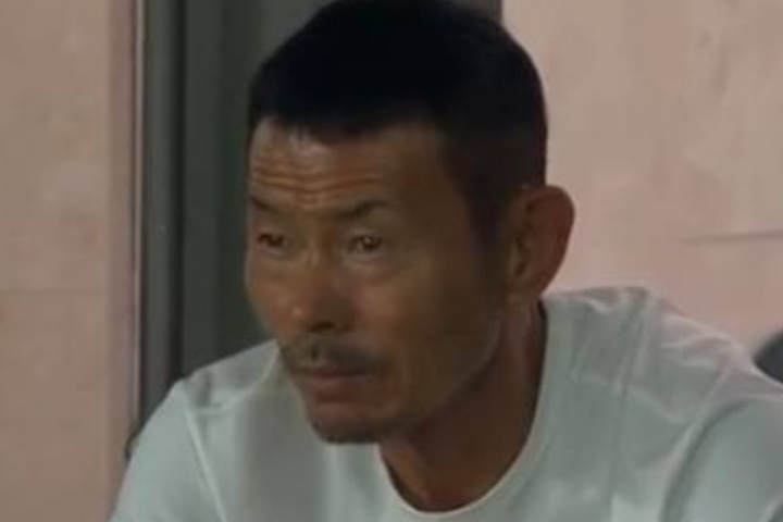 父亲孙雄正现场观看孙兴慜的热刺生涯告别战，疑似强忍泪水